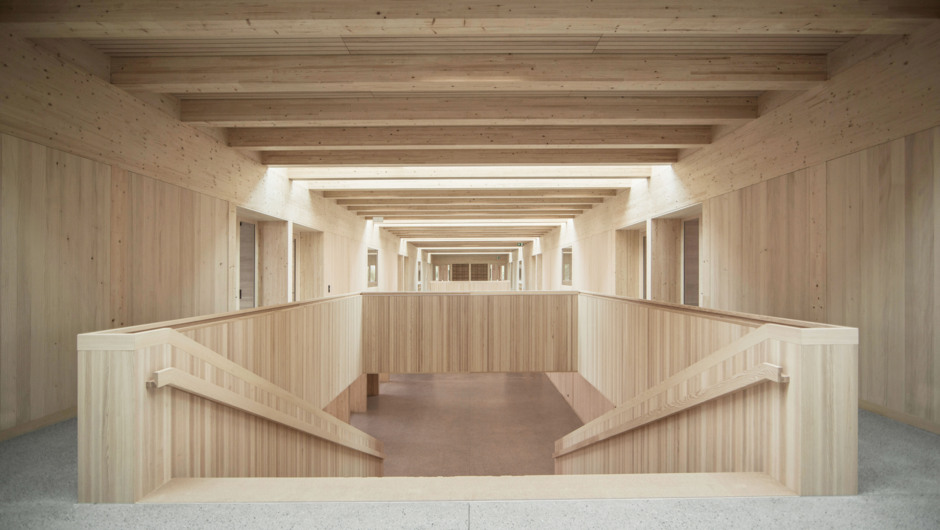 Schule Schlatt Widnau Innen Sohm HolzBautechnik Stiege vom Obergeschoss